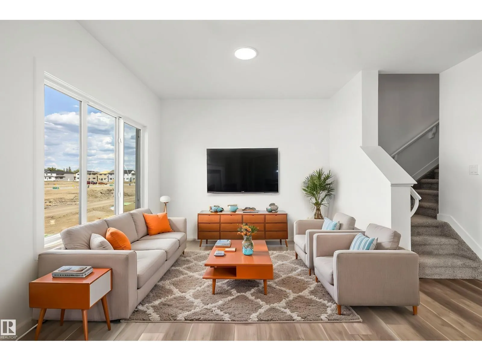 819 16 AV NW