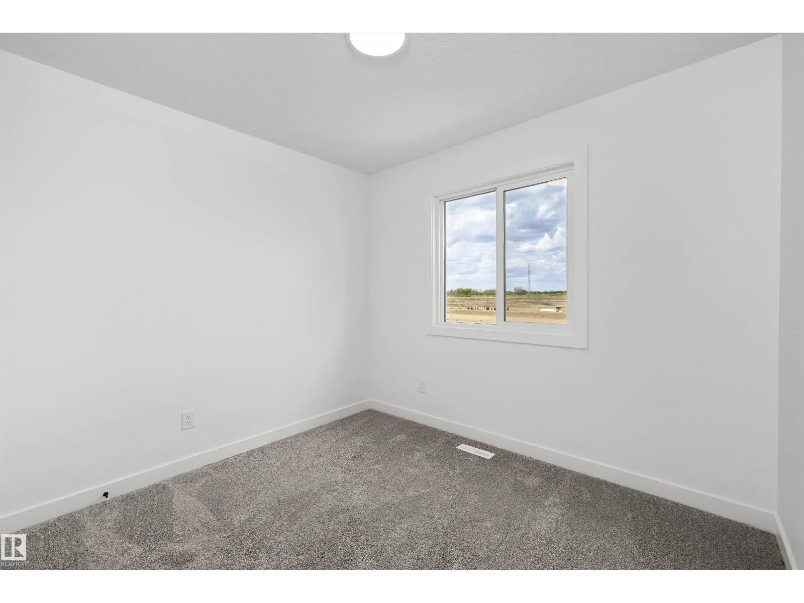 819 16 AV NW