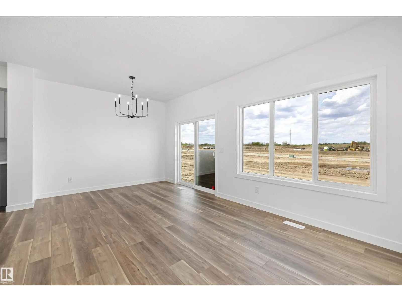 819 16 AV NW