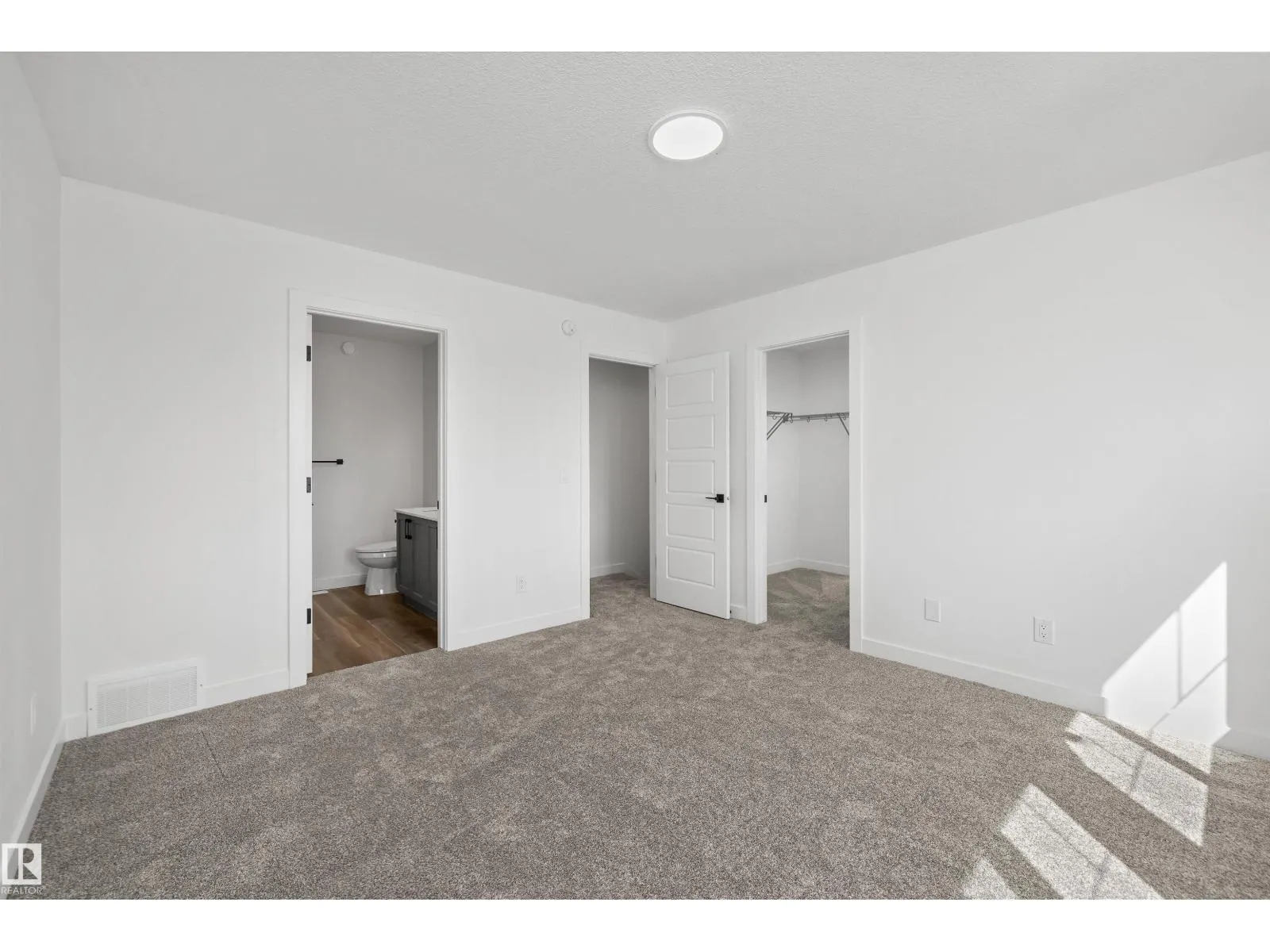 819 16 AV NW