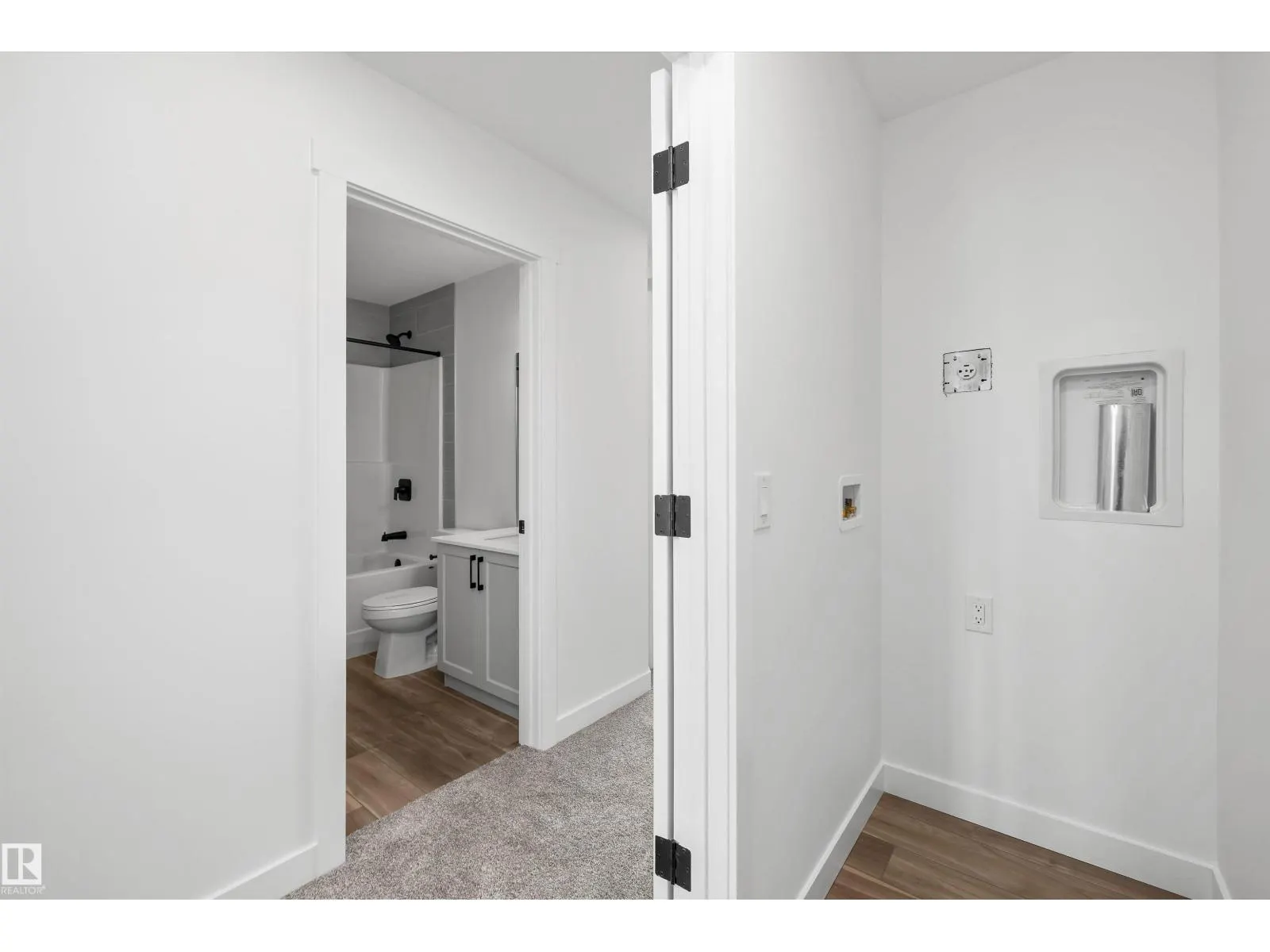 819 16 AV NW