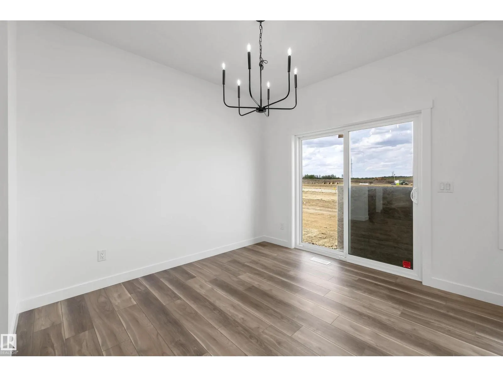819 16 AV NW