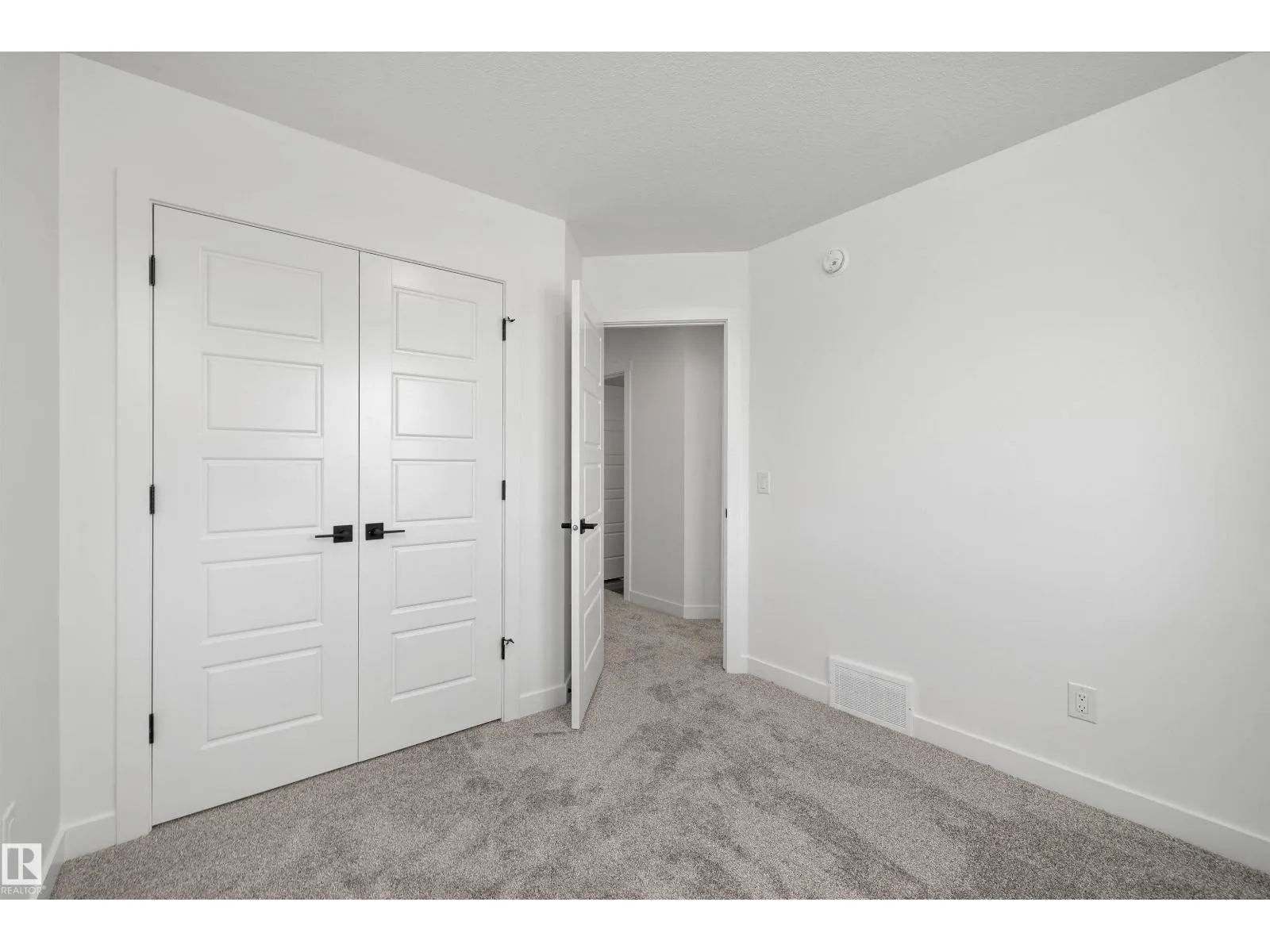819 16 AV NW