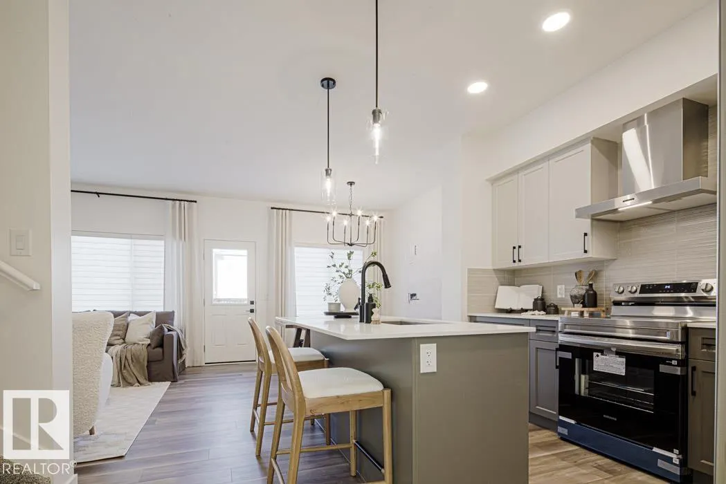 821 16 AV NW