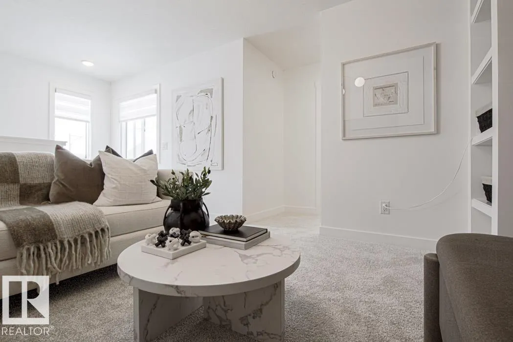 6 TILIA PL