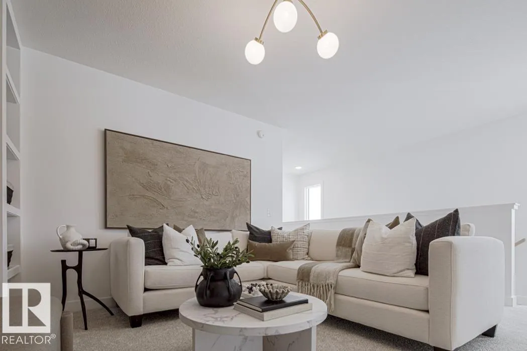 6 TILIA PL