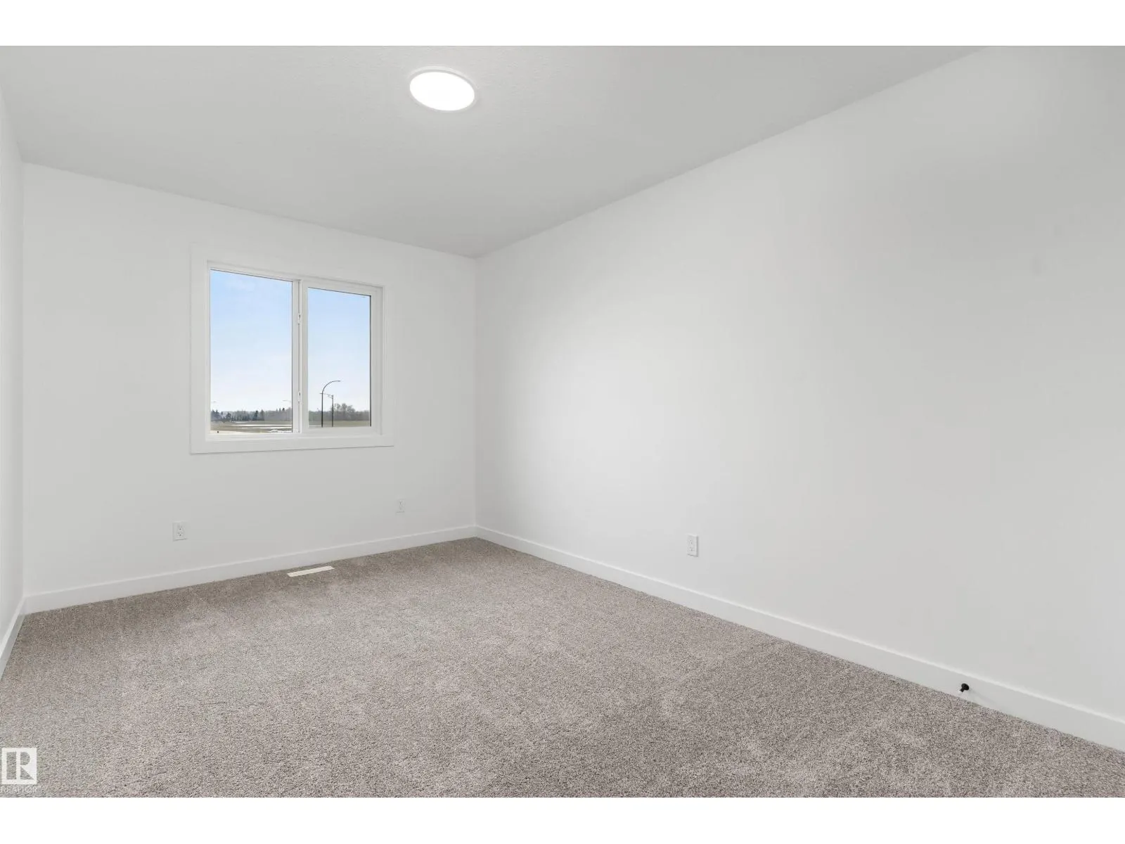 54 EMERSON LD
