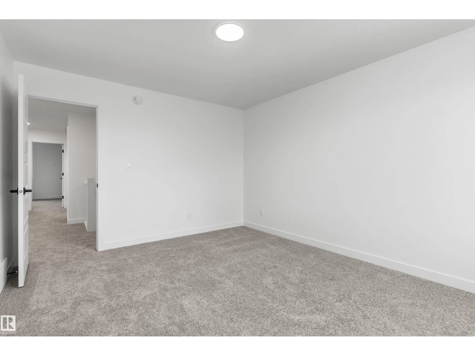 54 EMERSON LD