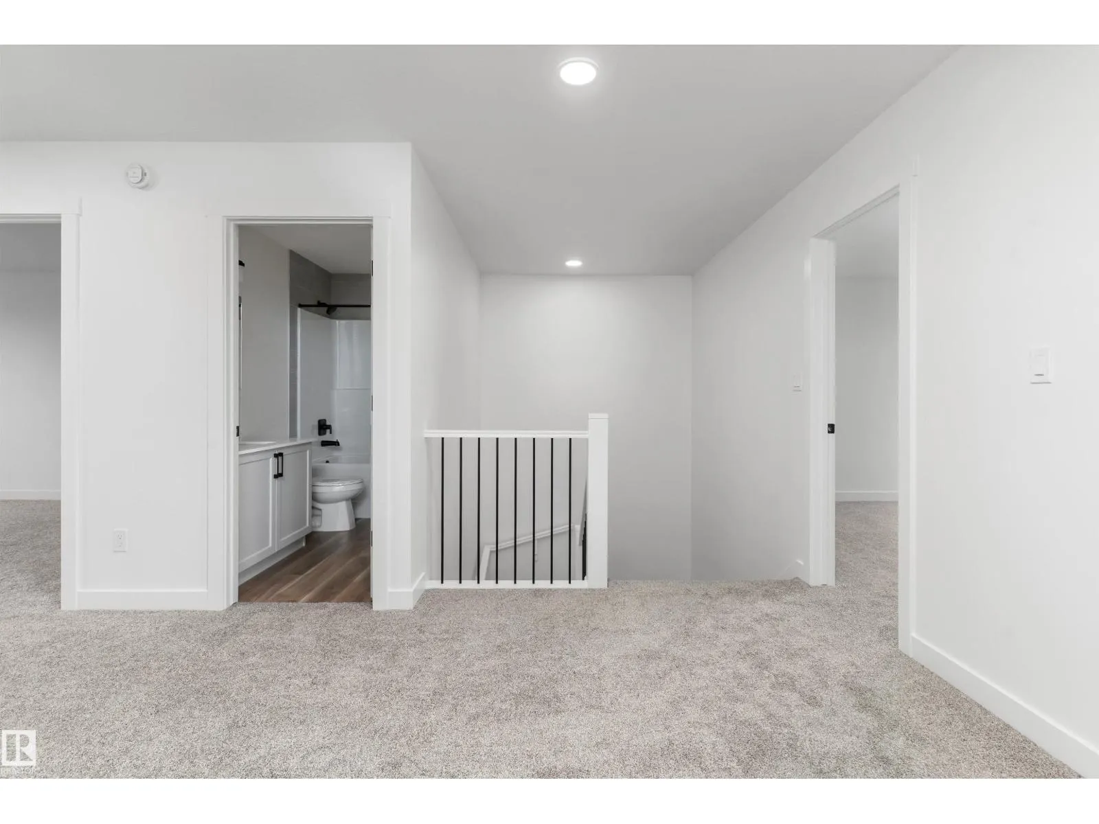54 EMERSON LD