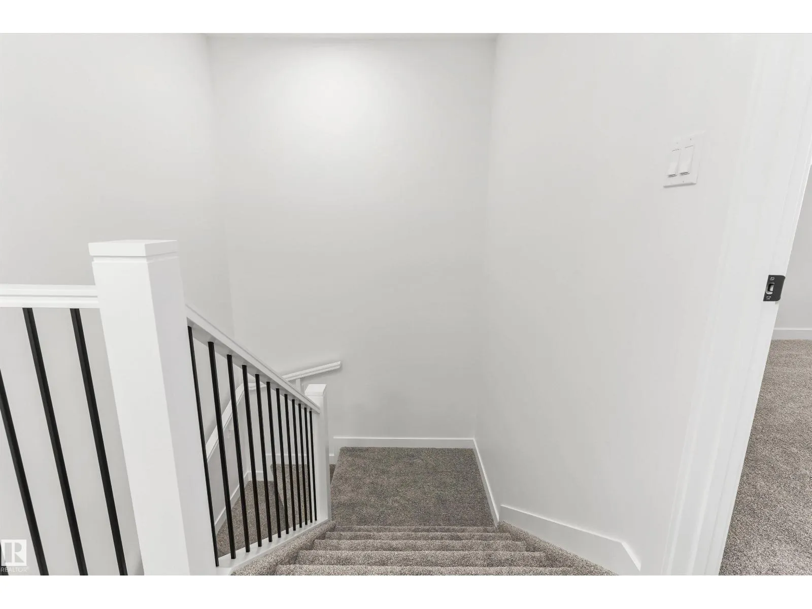 54 EMERSON LD