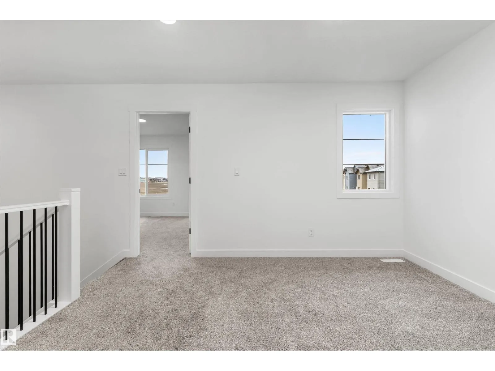 54 EMERSON LD