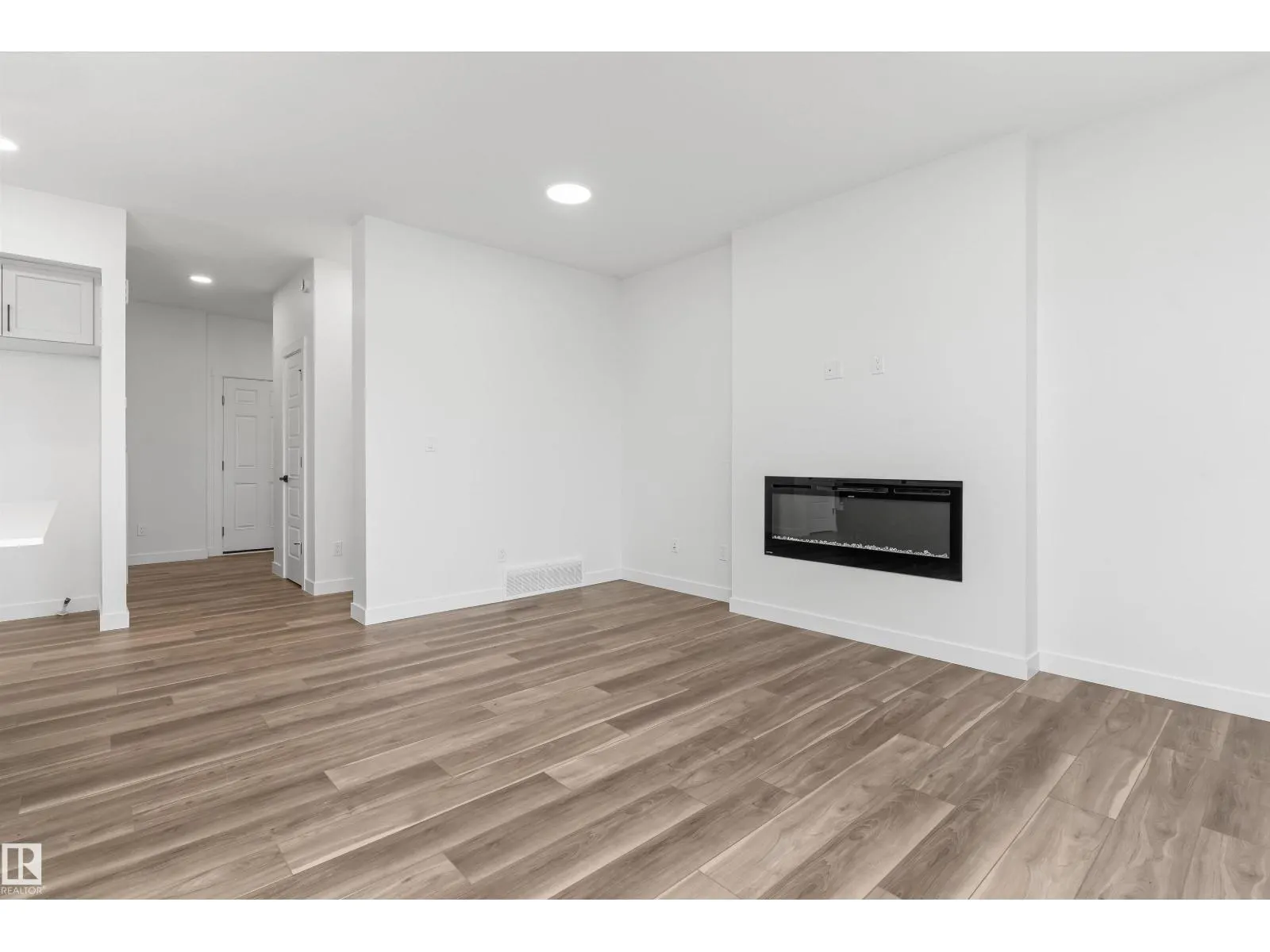 54 EMERSON LD