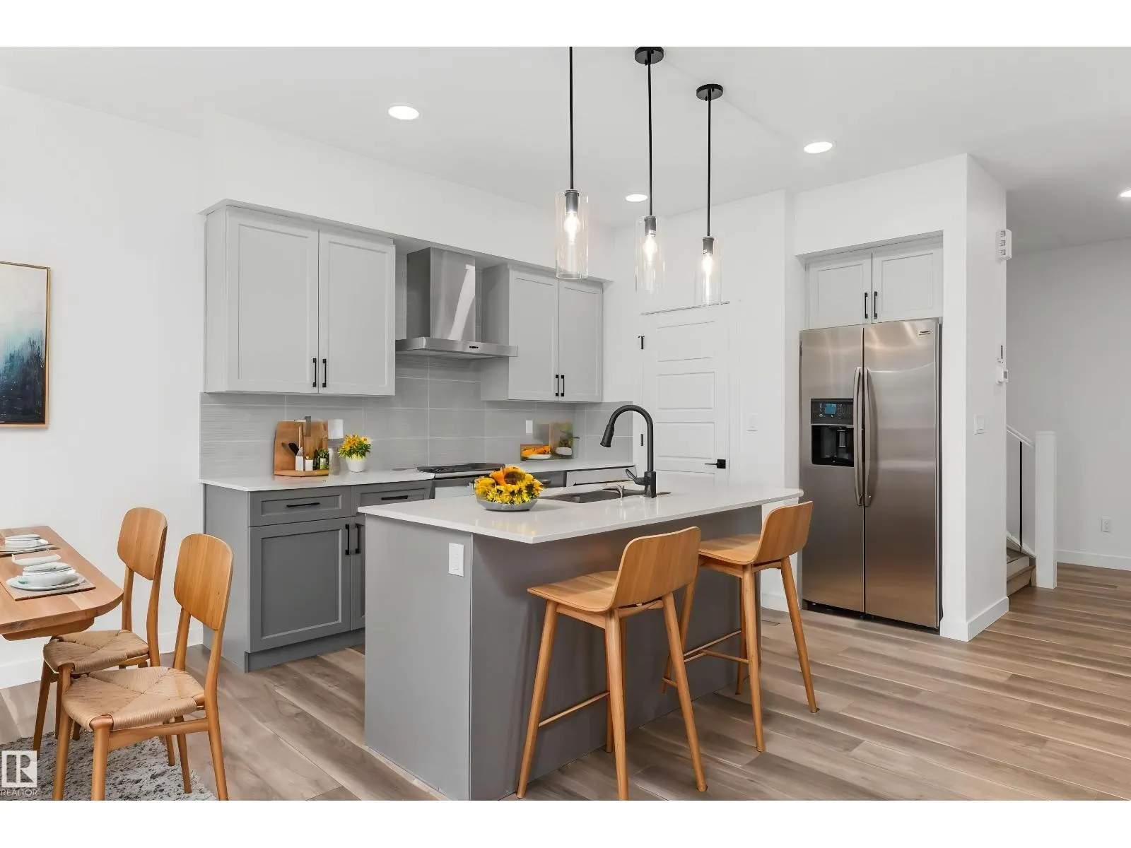 54 EMERSON LD