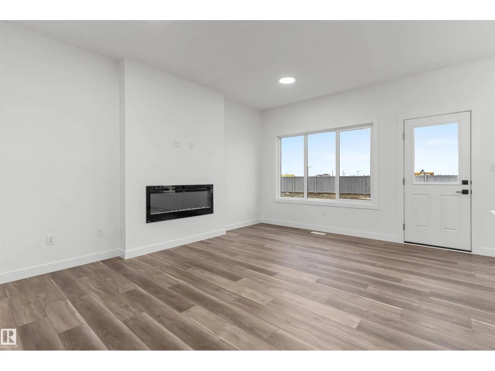 54 EMERSON LD