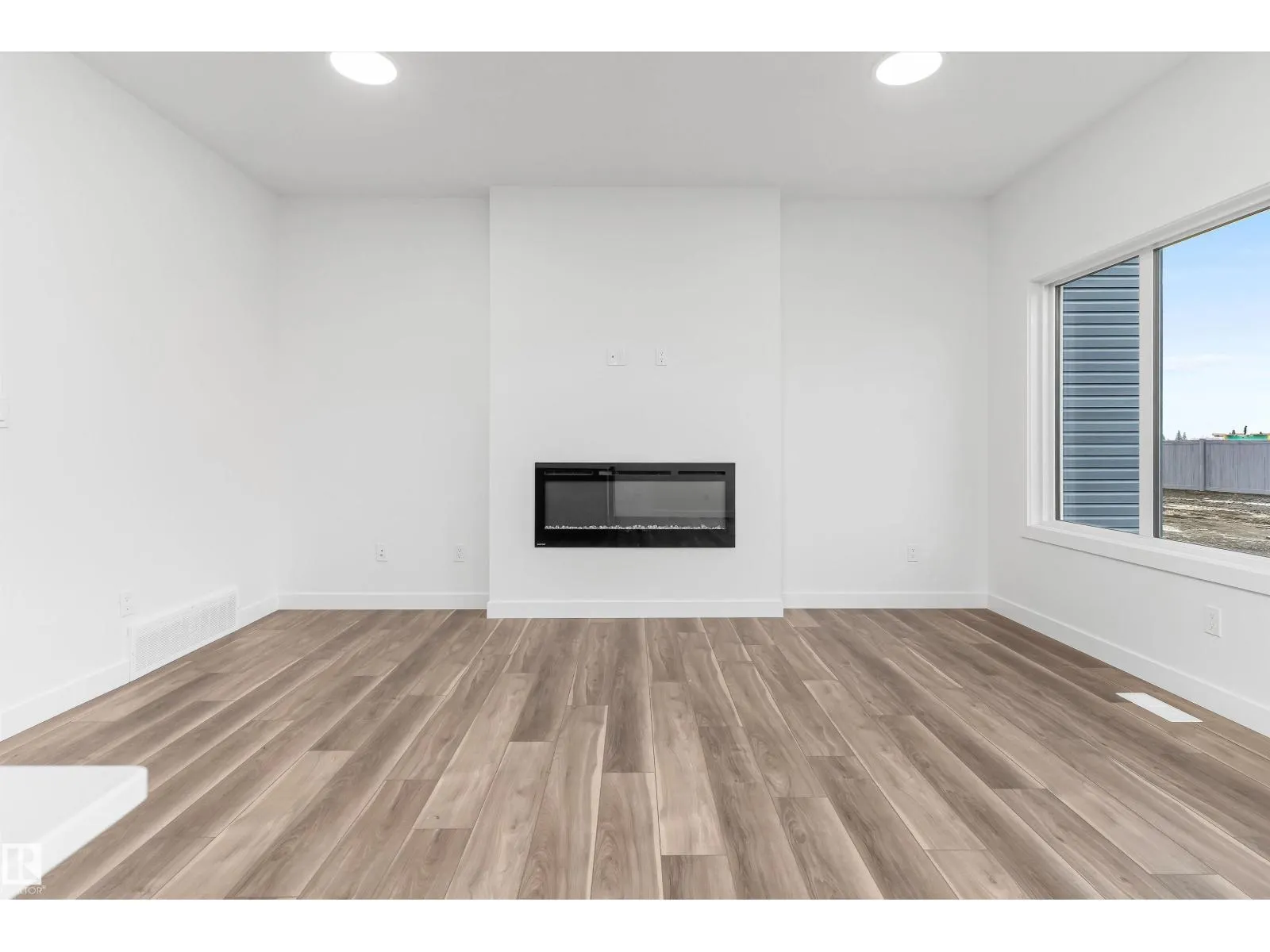 54 EMERSON LD