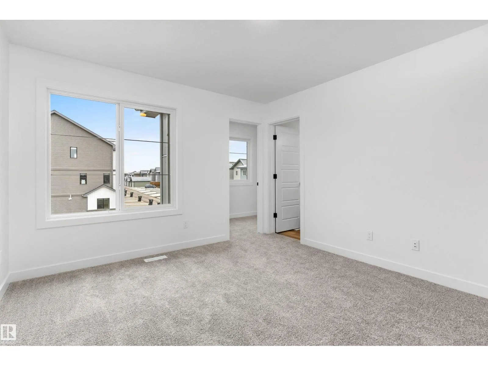 54 EMERSON LD