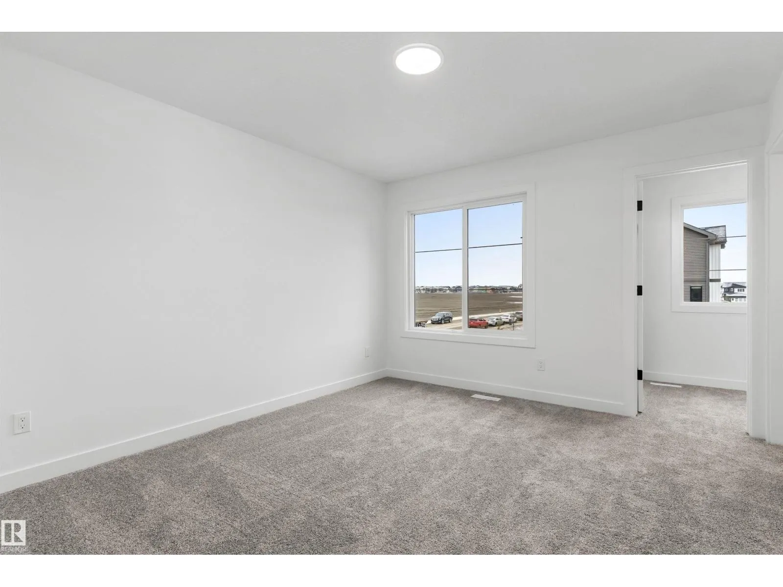54 EMERSON LD