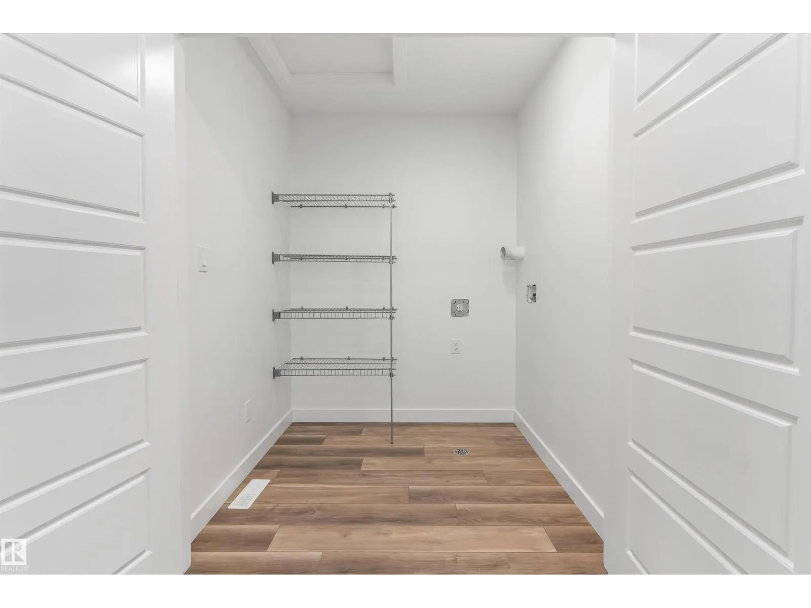 54 EMERSON LD