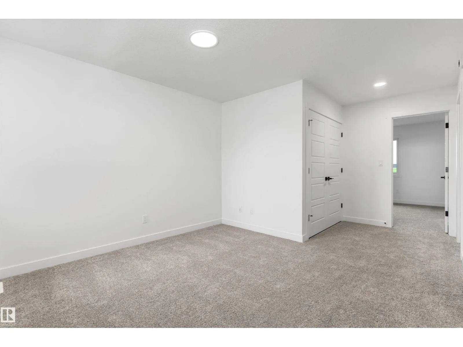 54 EMERSON LD