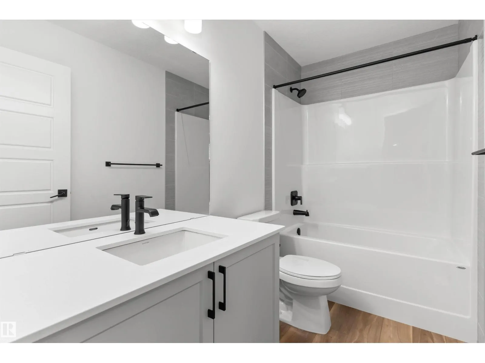 54 EMERSON LD