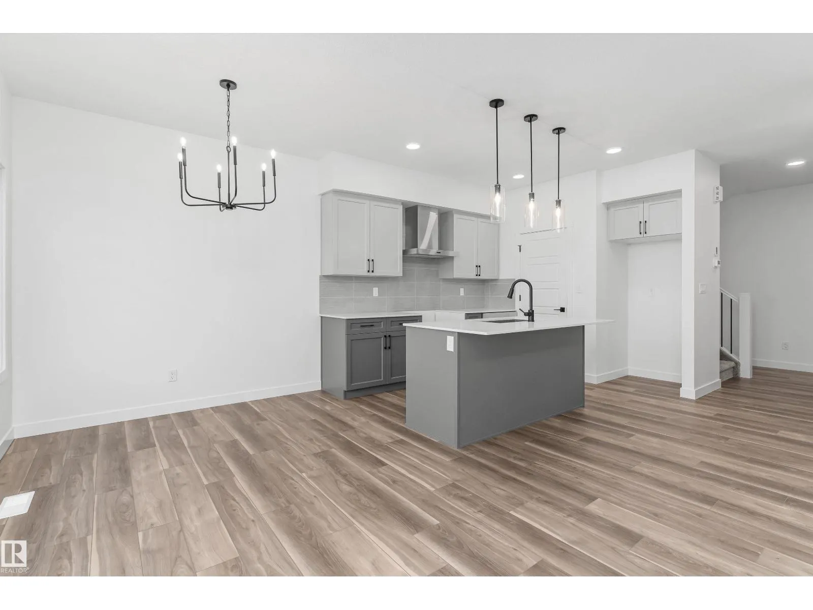 54 EMERSON LD