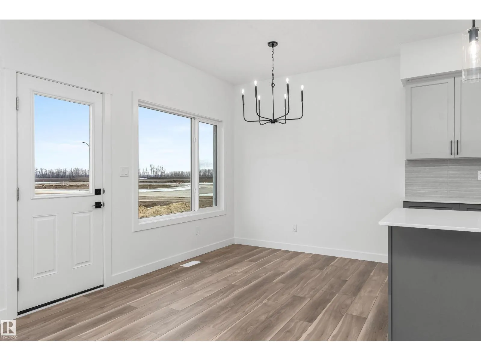 54 EMERSON LD