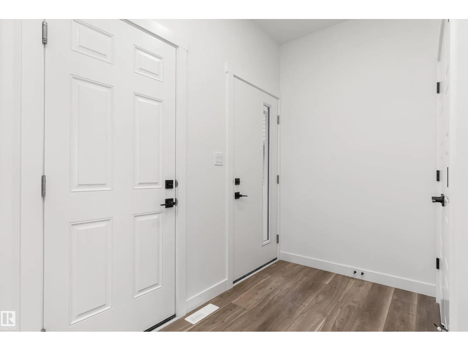 54 EMERSON LD