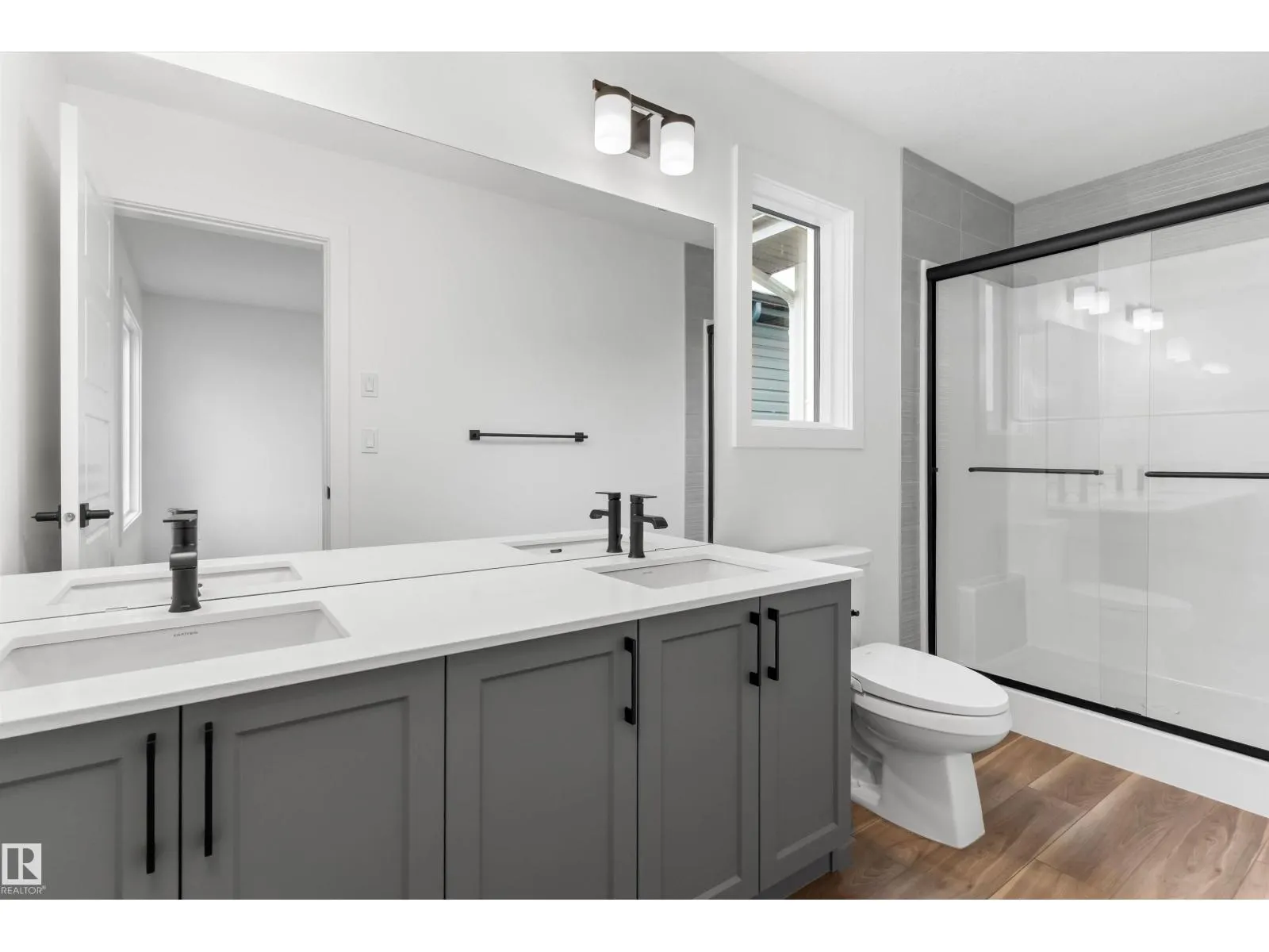54 EMERSON LD
