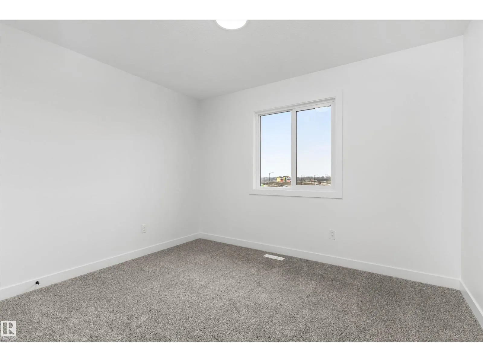 54 EMERSON LD