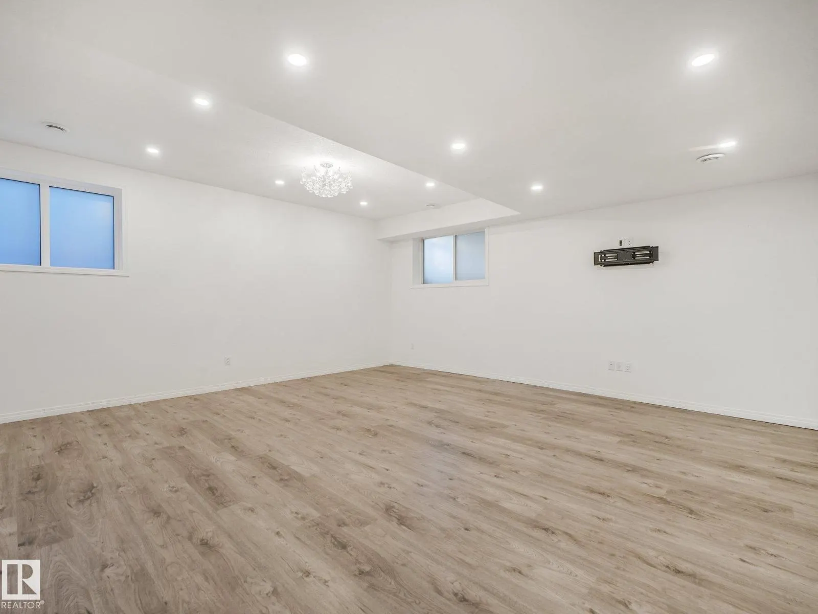 1735 CHAPMAN WY SW