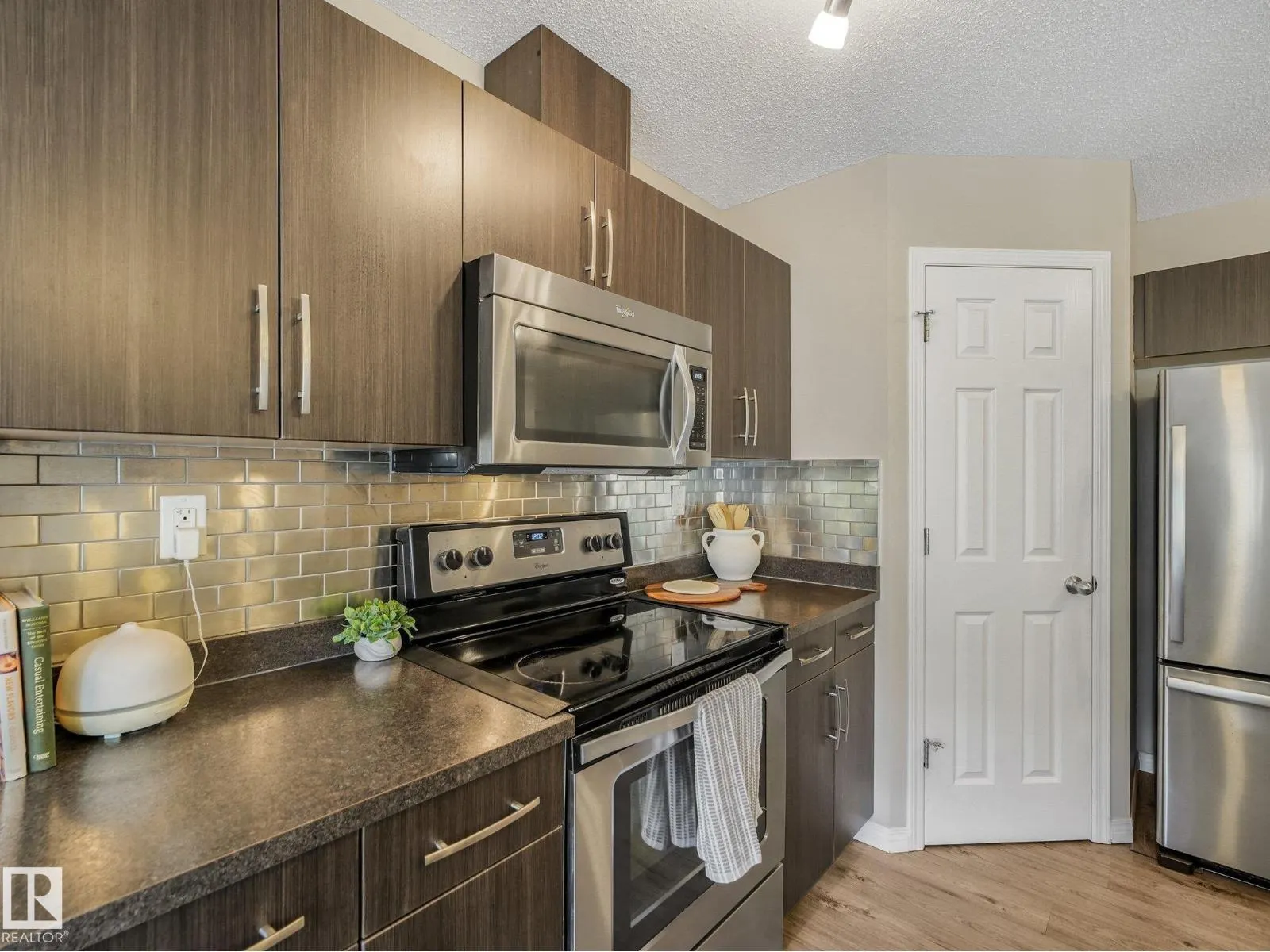 1735 CHAPMAN WY SW
