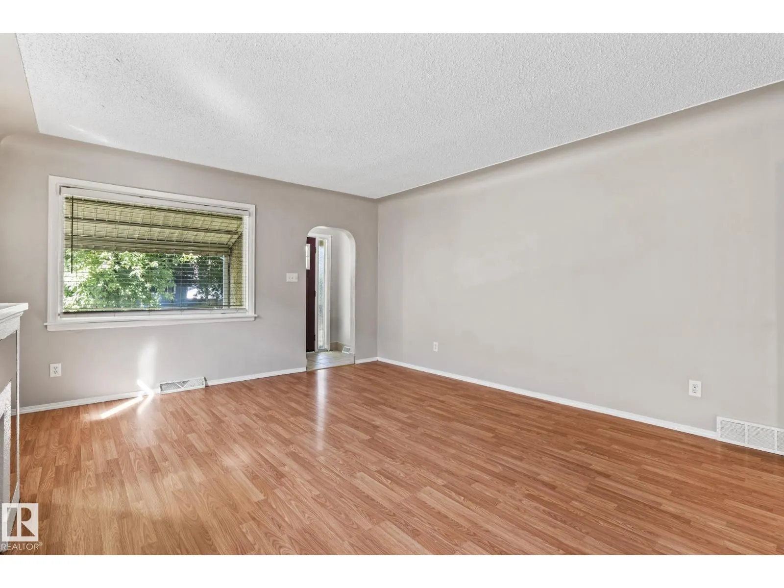 11811 70 ST NW