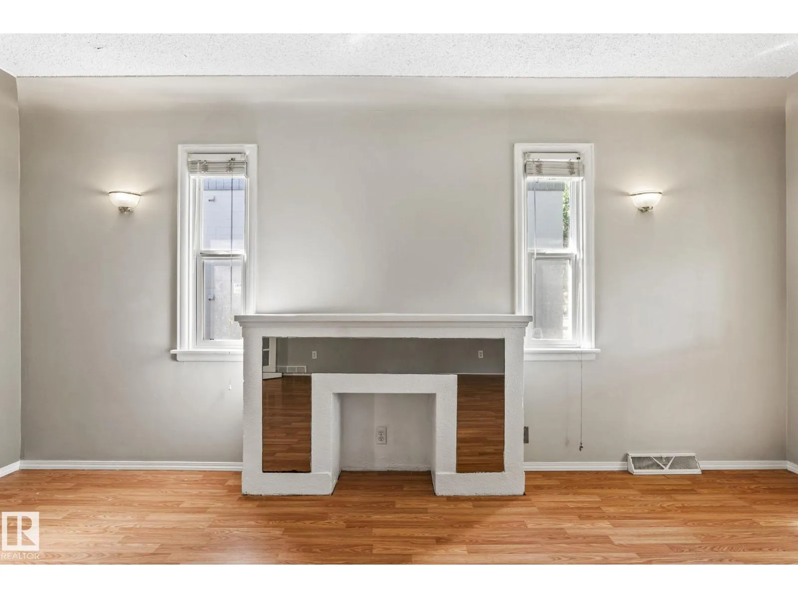 11811 70 ST NW