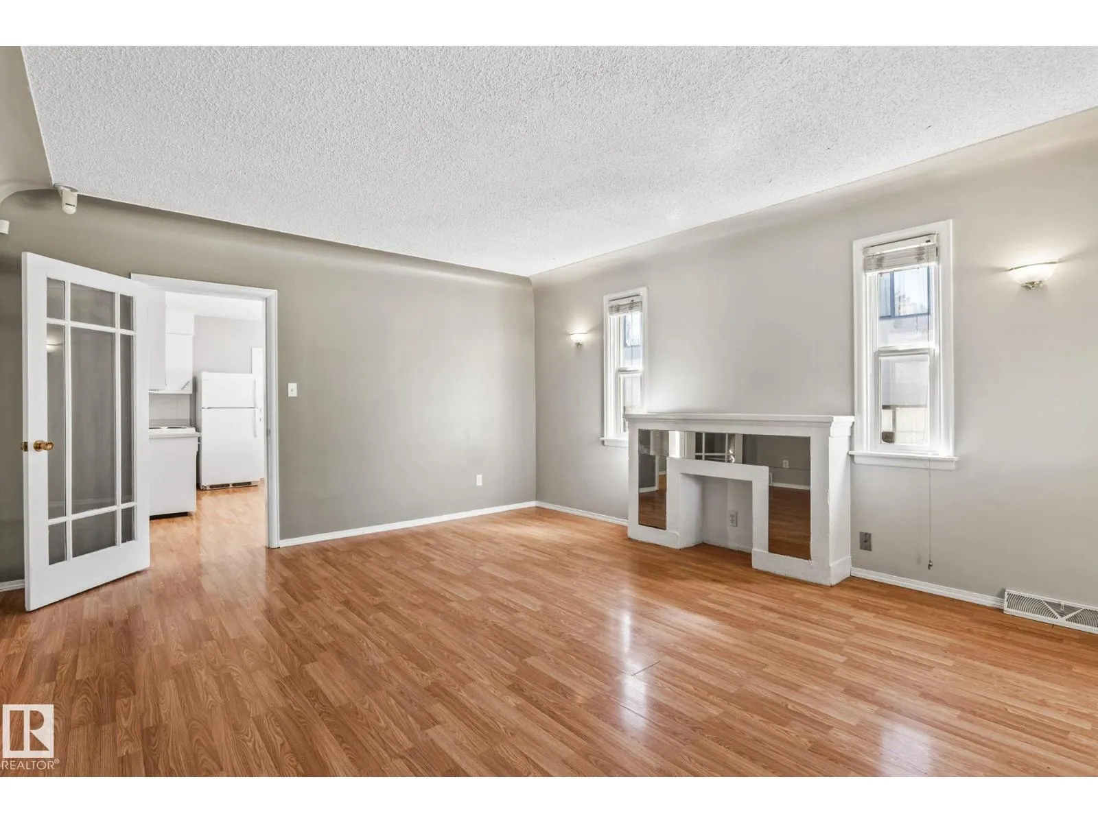 11811 70 ST NW