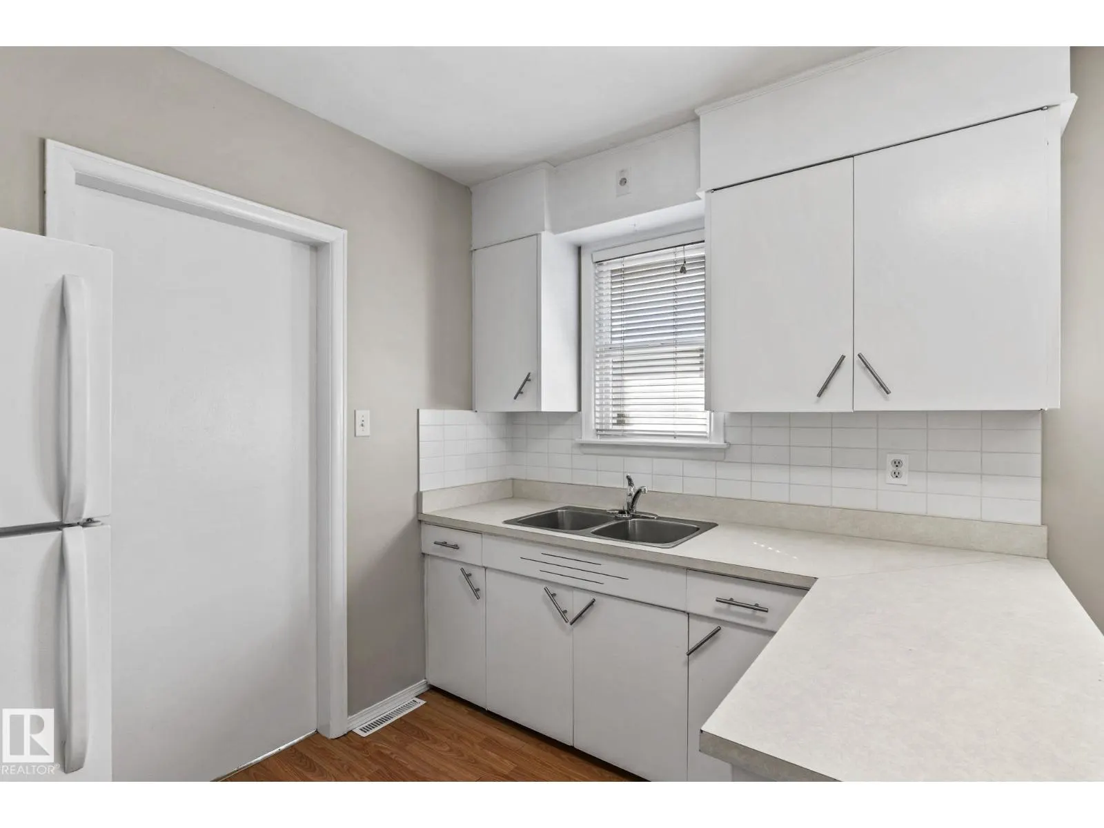 11811 70 ST NW