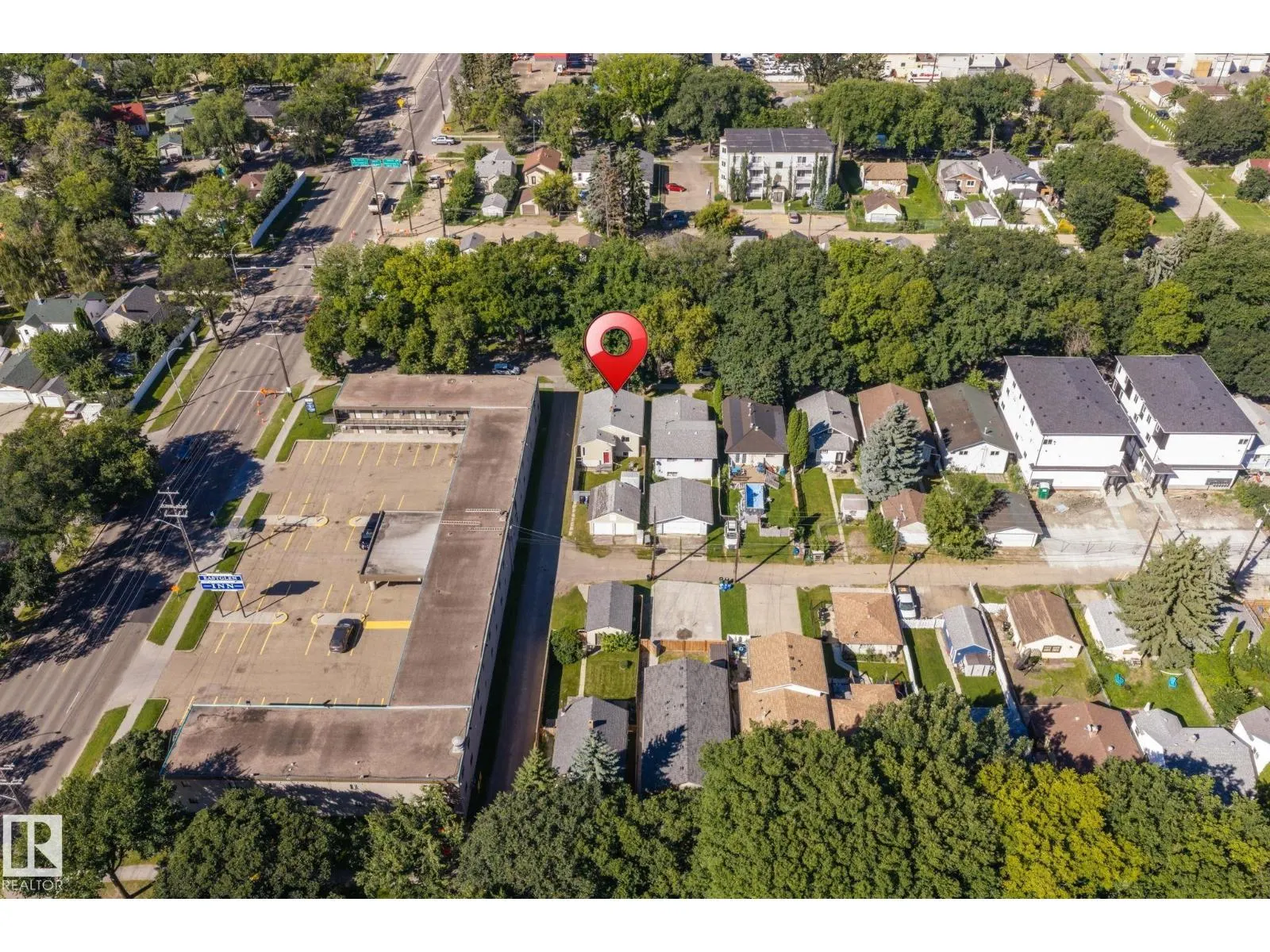 11811 70 ST NW