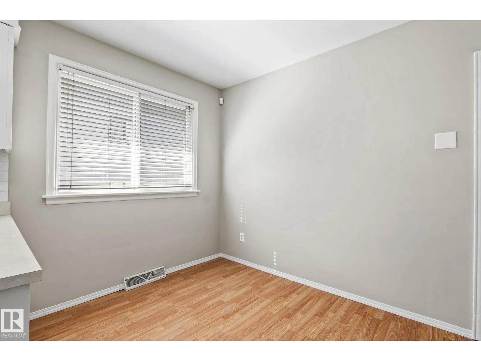 11811 70 ST NW