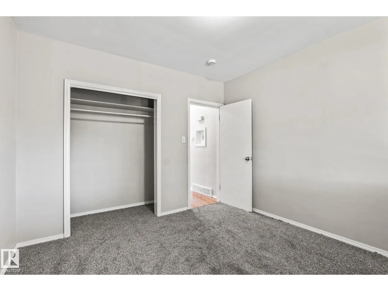 11811 70 ST NW