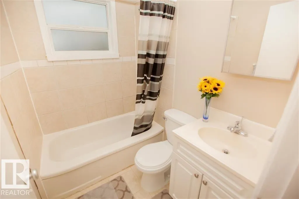 11811 70 ST NW