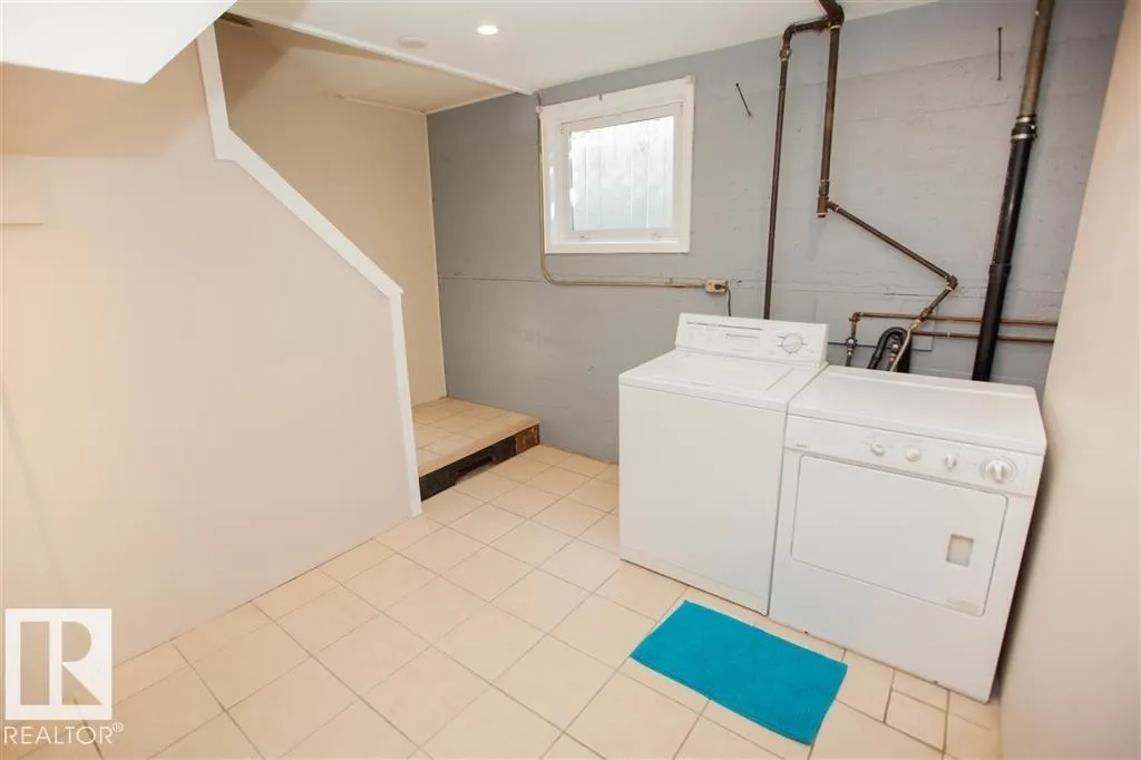 11811 70 ST NW