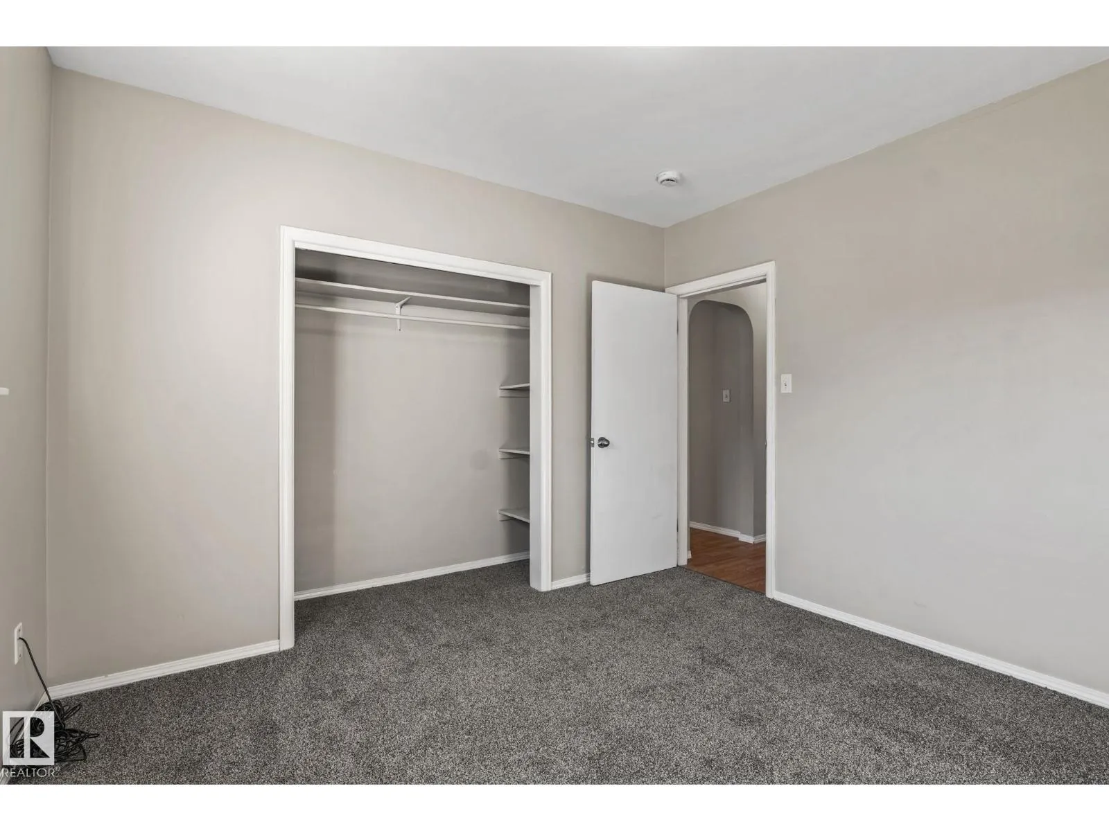 11811 70 ST NW