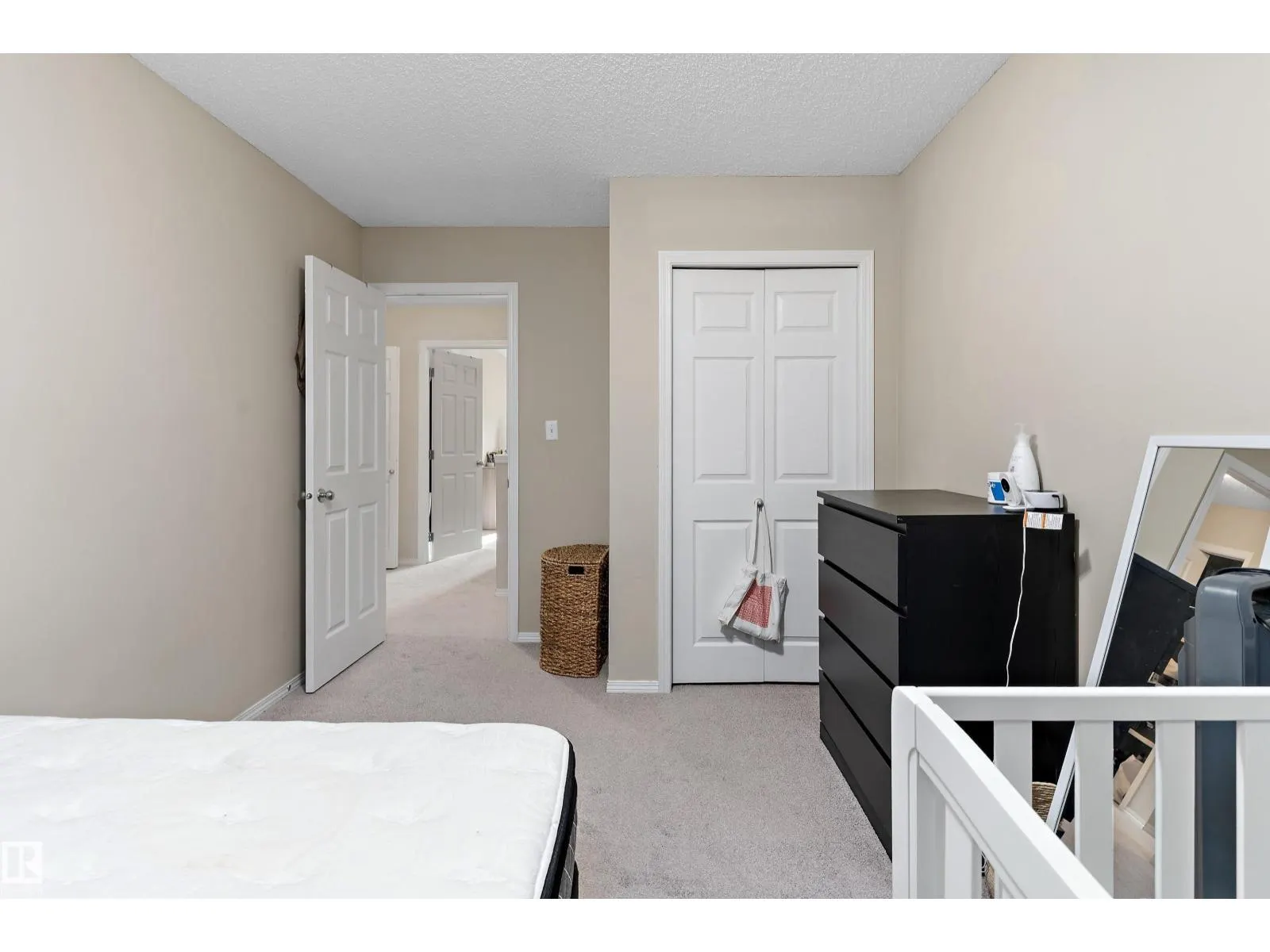 5950 164 AV NW