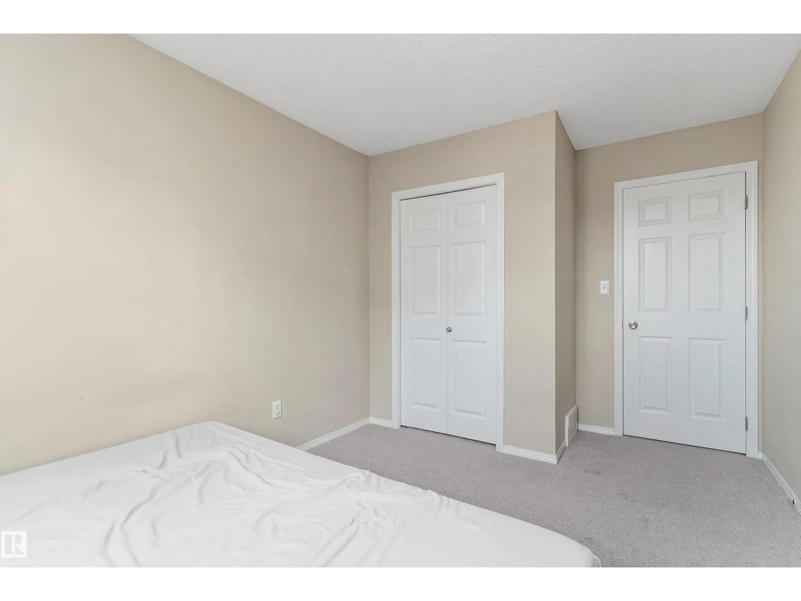 5950 164 AV NW