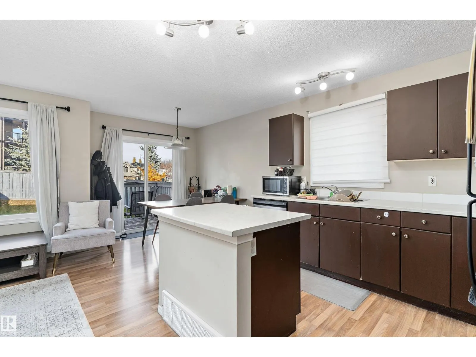 5950 164 AV NW