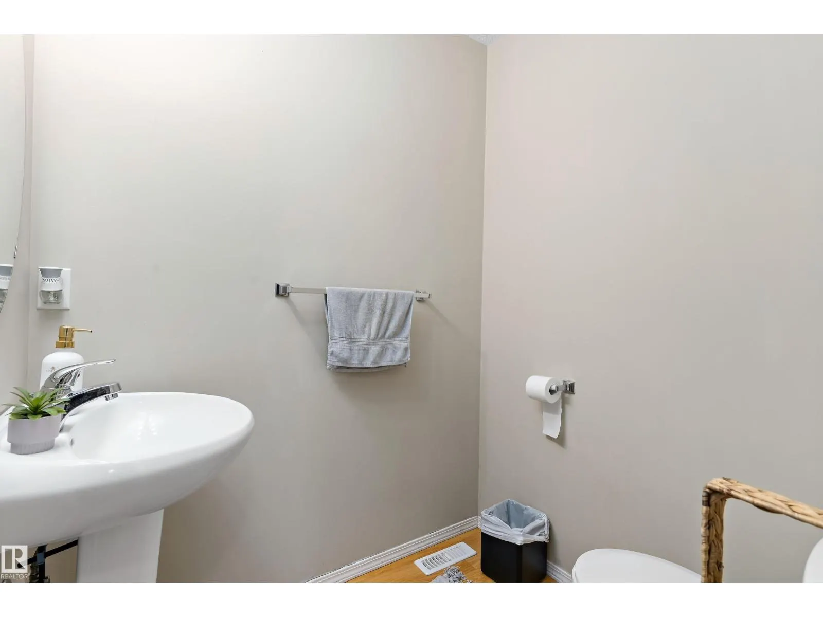 5950 164 AV NW