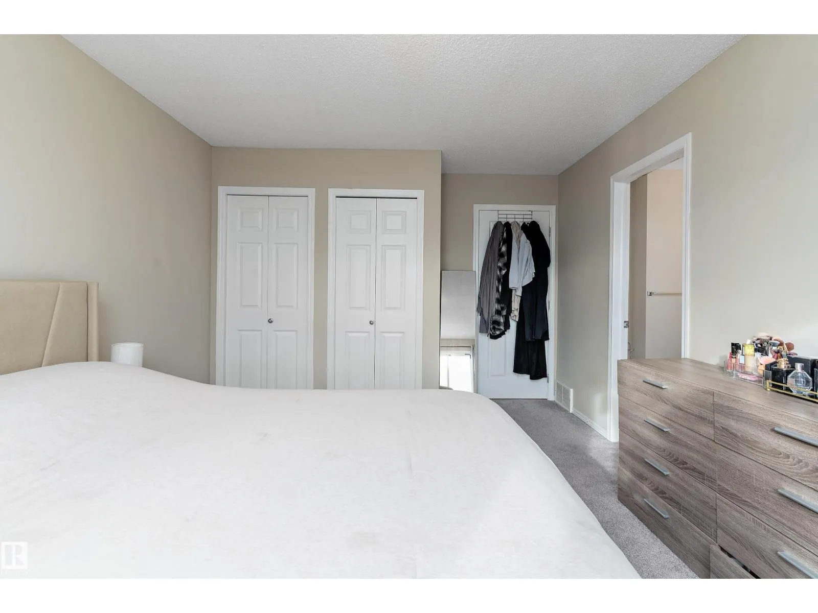 5950 164 AV NW