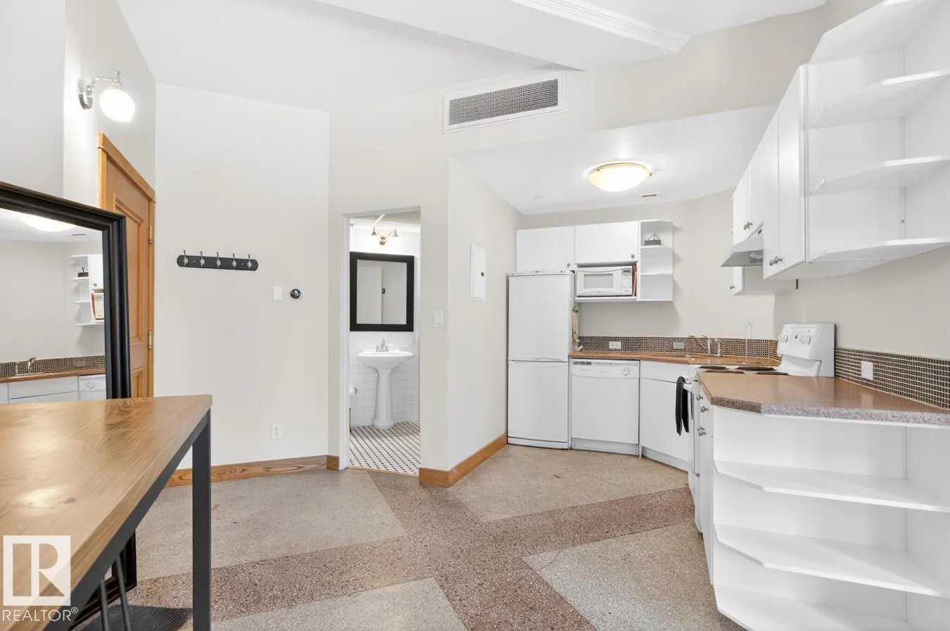 #801 10134 100 ST NW