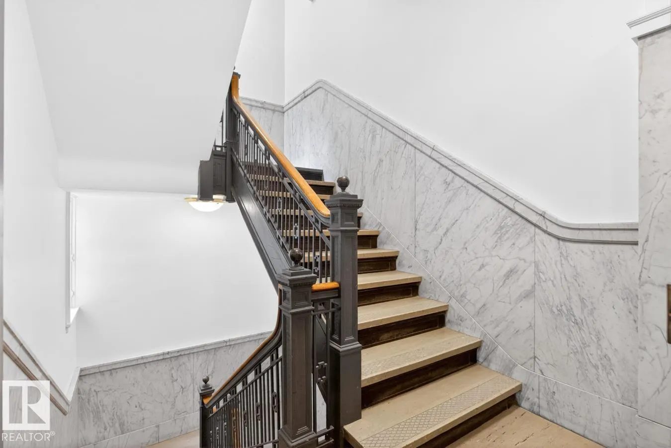 #801 10134 100 ST NW