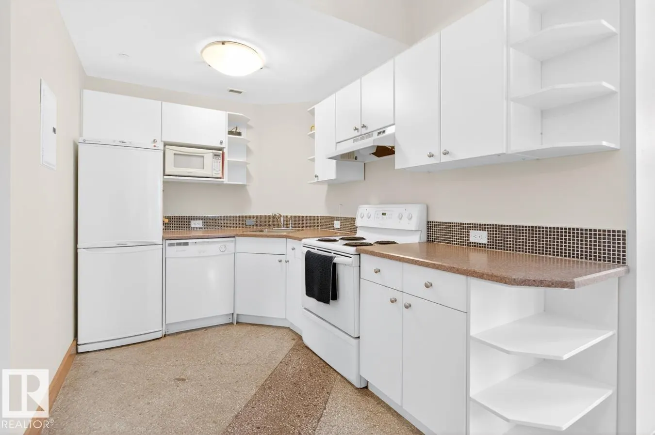 #801 10134 100 ST NW