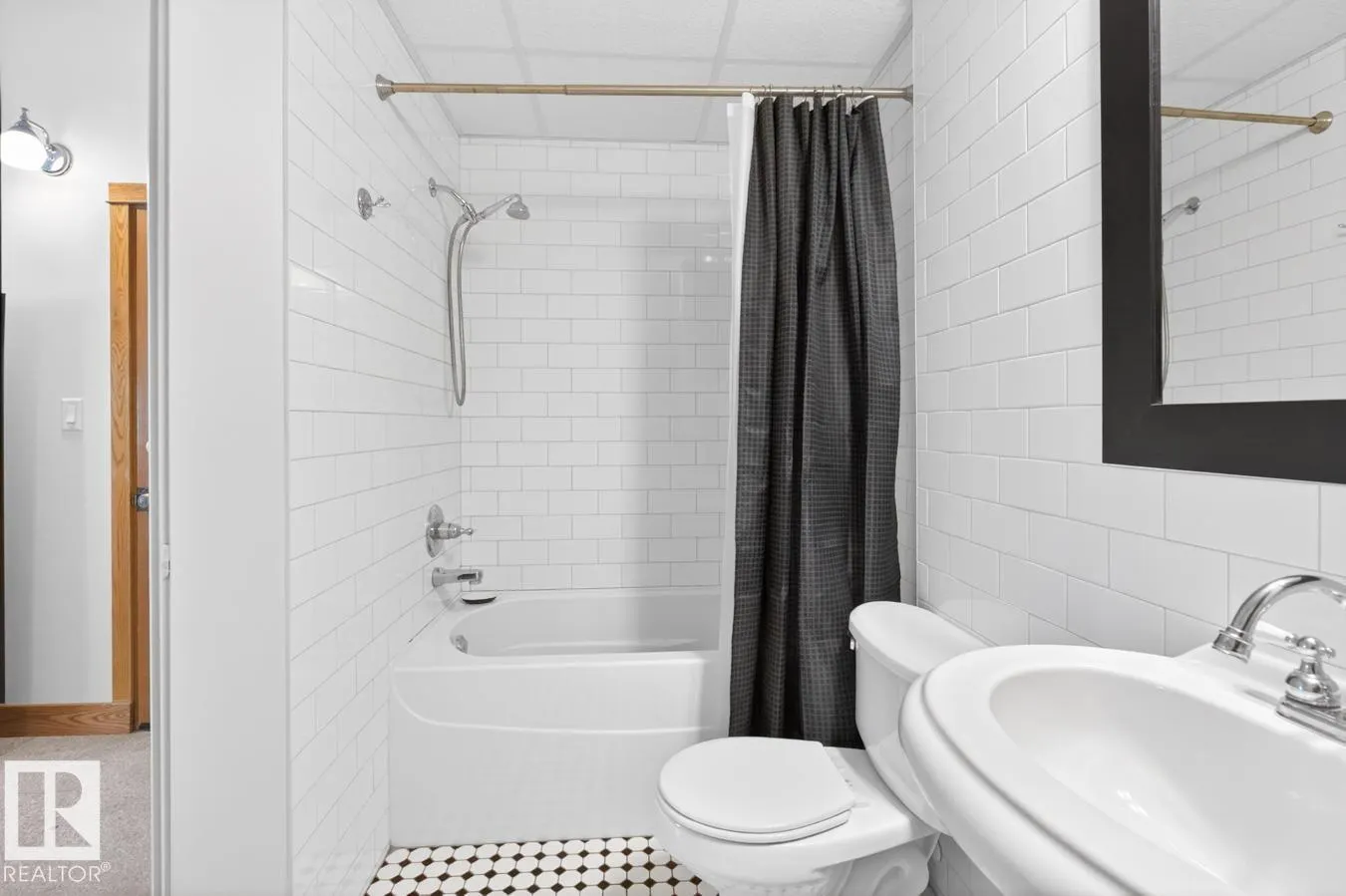#801 10134 100 ST NW